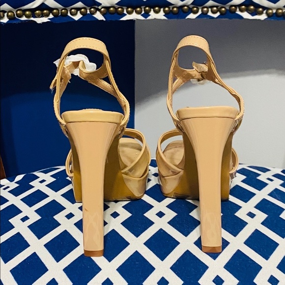 Nude patent strappy heeled sandals - Picture 4 of 13
